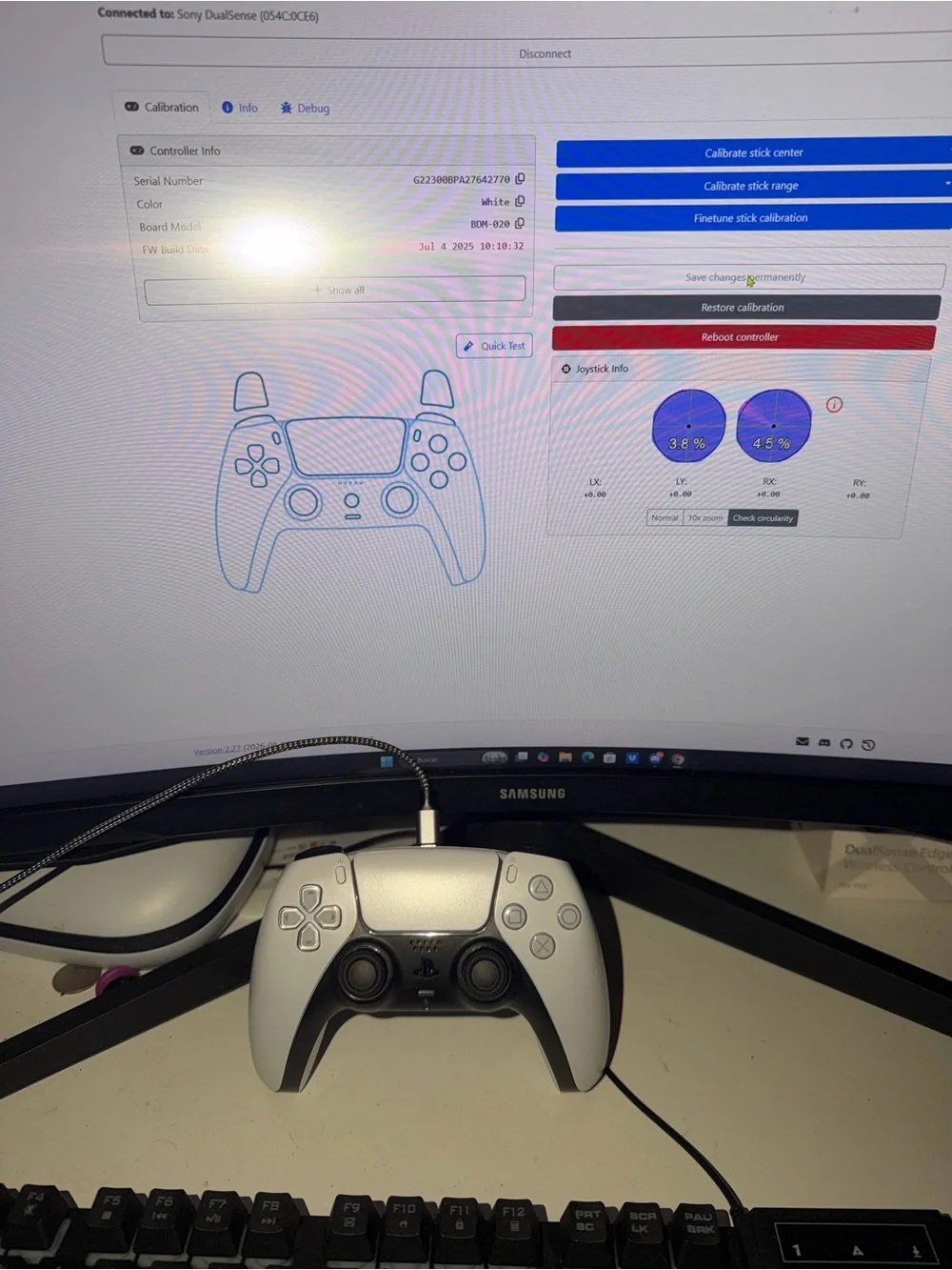 Custom white Wireless controller whit upgrade hall efect joysticks